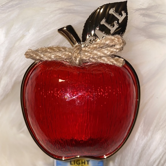 🍎 FALL APPLE WALLFLOWER NIGHTLIGHT
Wallflowers Fragrance Plug - Picture 2 of 7